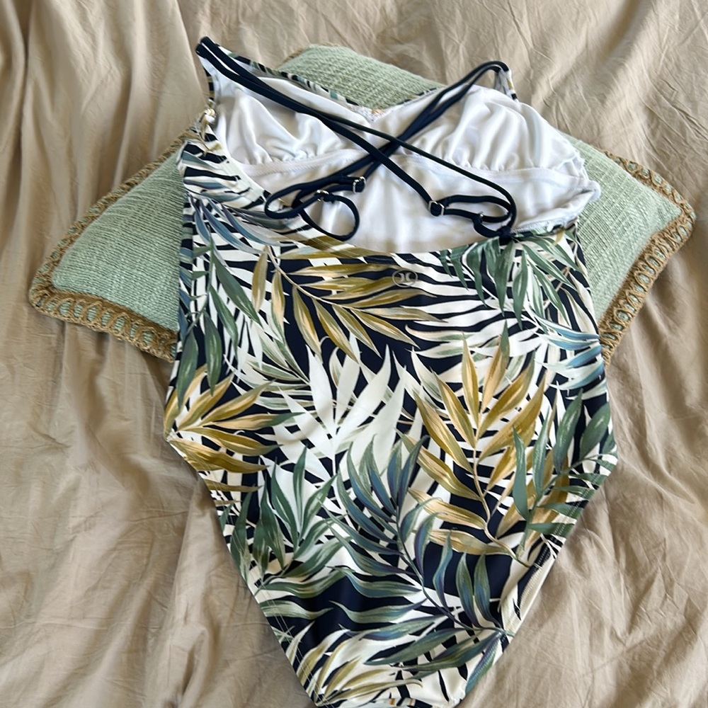 Hurley one piece swimsuit - Picture 2 of 3